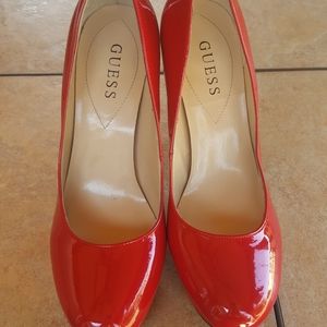 Guess red pumps